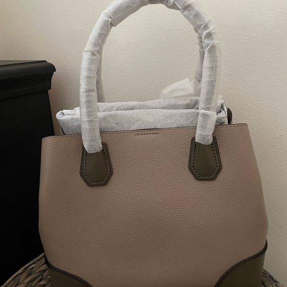 NWT Micheal Kors Bag - Picture 2 of 3